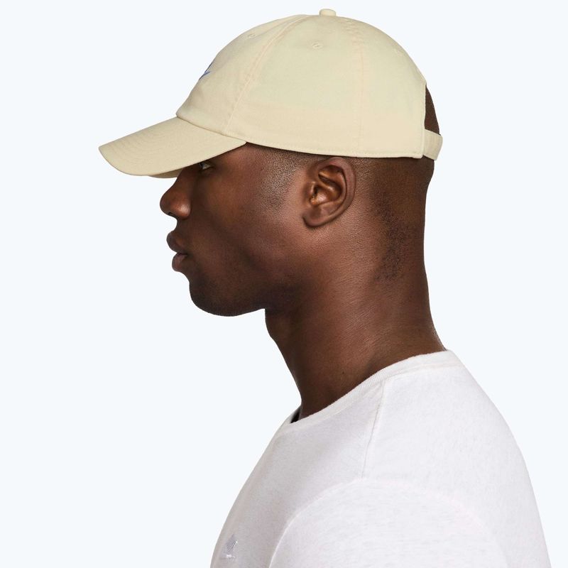 Czapka z daszkiem Nike Club Unstructured Futura Wash light khaki/sapphire 7
