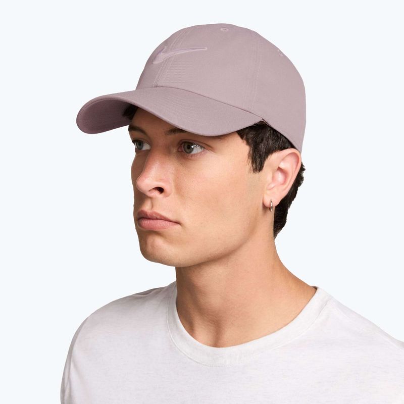 Czapka z daszkiem Nike Club Unstructured Swoosh light violet ore/particle rose 7