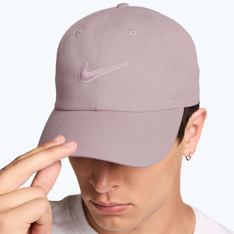 Czapka z daszkiem Nike Club Unstructured Swoosh light violet ore/particle rose 8