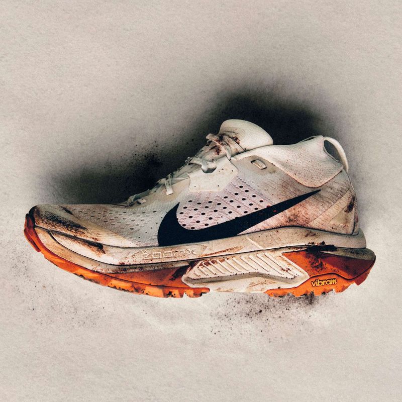 Buty do biegania damskie Nike ACG Zegama summit white/phantom/safety orange/black 12