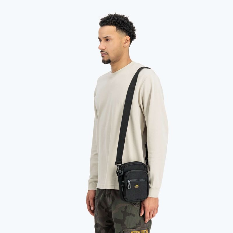 Saszetka męska Alpha Industries Label Messenger Bag Small 1 l black 3