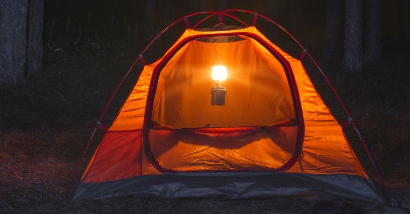 Jaka lampka do namiotu? Praktyczny poradnik