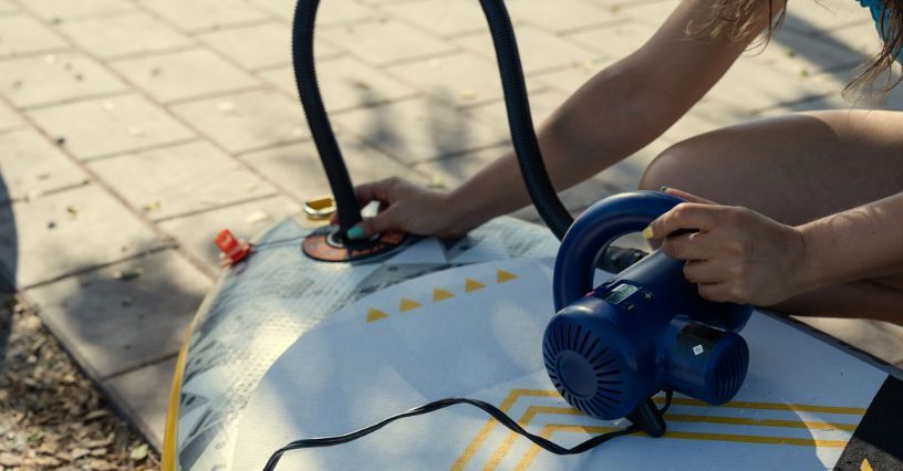 Najlepsza pompka elektryczna do SUPa – ranking