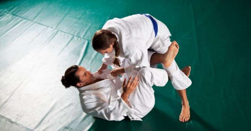 Kimono BJJ – jak dobrać Gi do brazylijskiego jiu-jitsu? Poradnik dla początkujących 