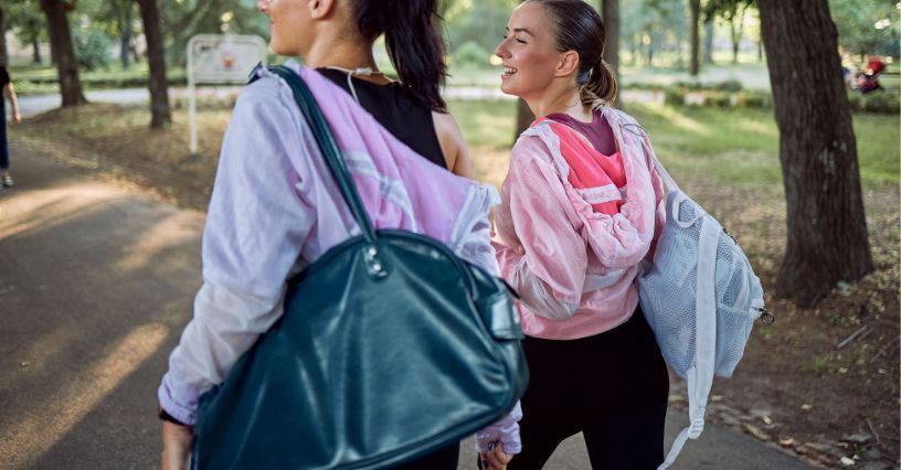 Torba sportowa czy plecak? W co spakować się na trening? 