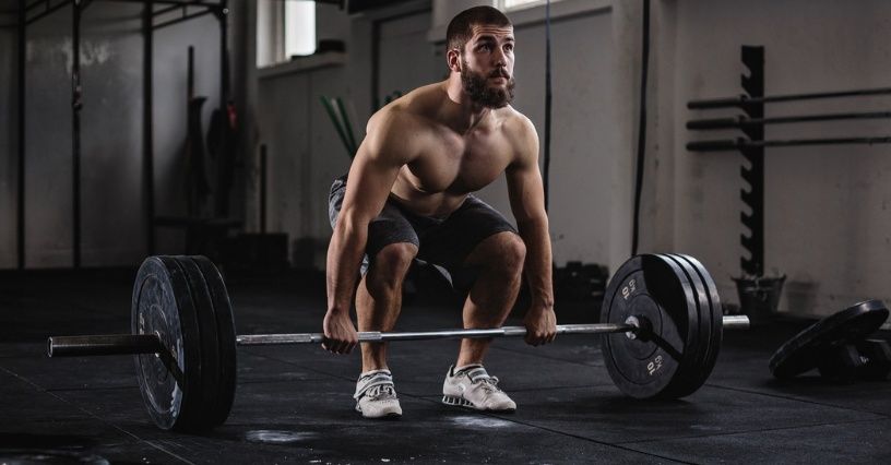 Martwy ciąg – technika, rodzaje. Na co działa i jak prawidłowo robić martwy ciąg?