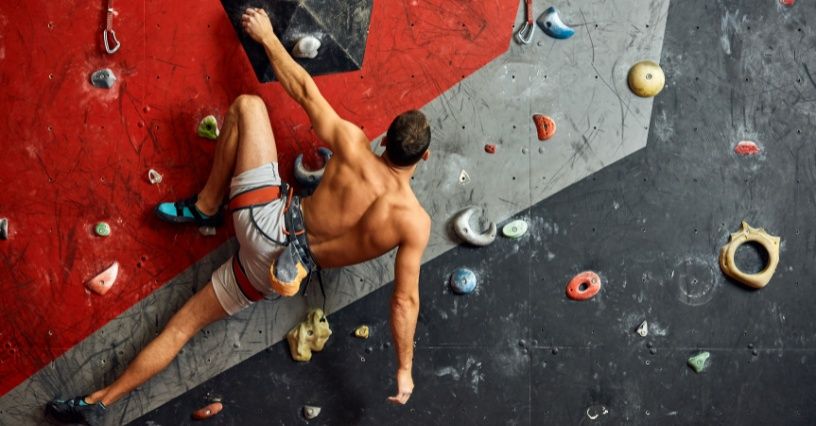 Bouldering: co to jest? Jak zacząć uprawiać ten rodzaj wspinaczki? Porady i wskazówki 