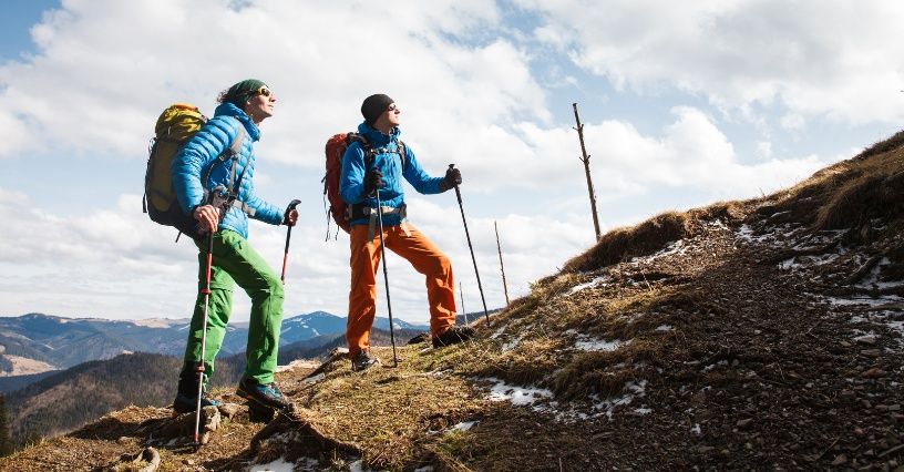 Jak poprawnie chodzić z kijkami nordic walking? Technika i najważniejsze zasady dla początkujących 