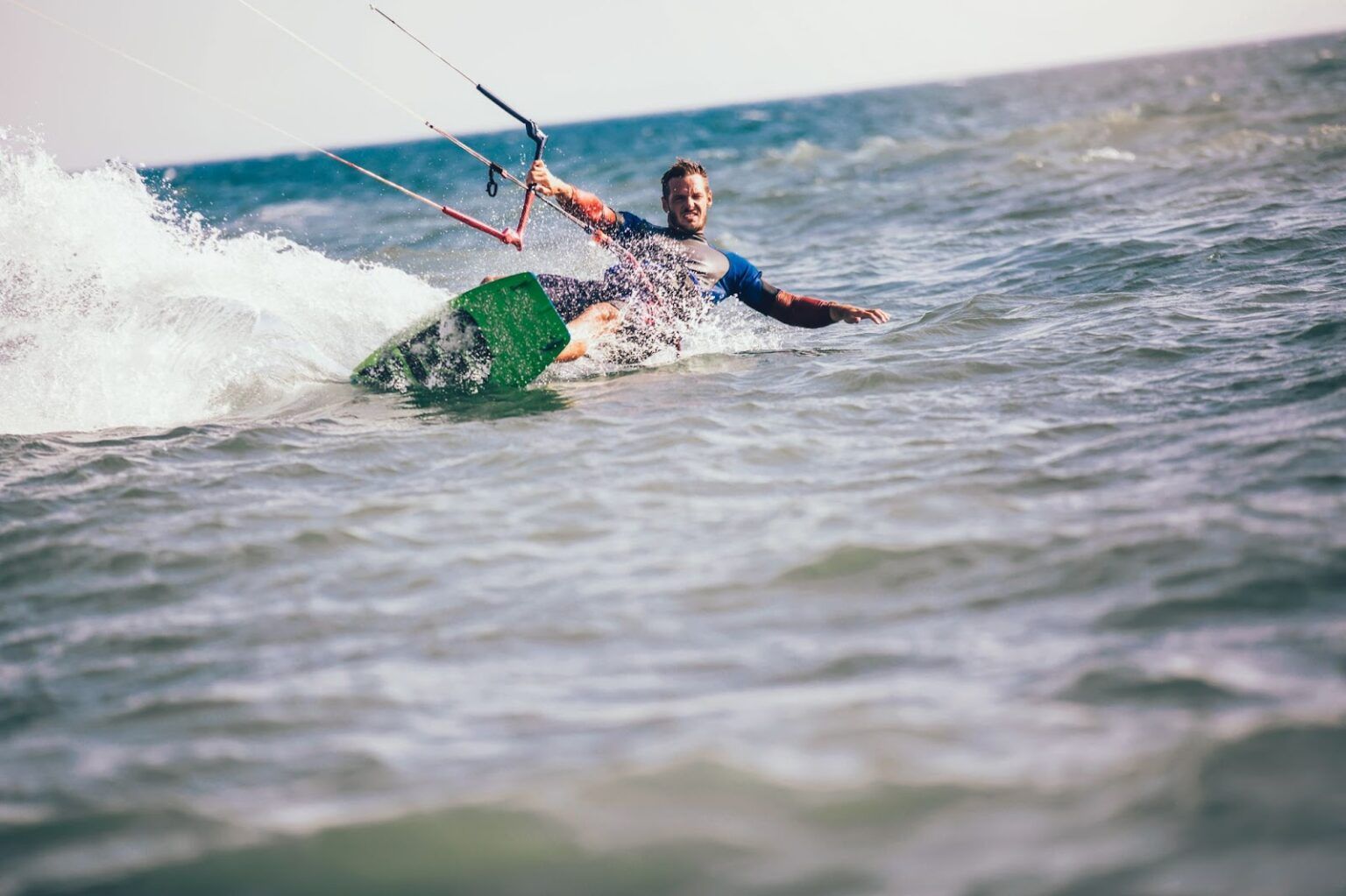 Jakie buty do wody kupić? Polecane obuwie do pływania, na plaże, do snorkelingu