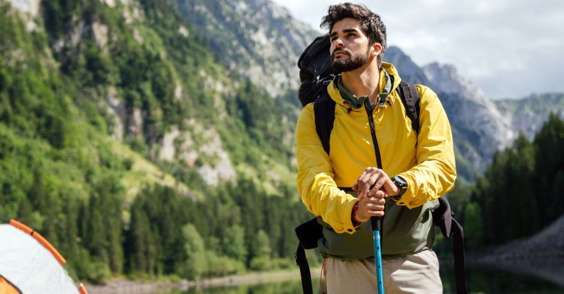 Kurtki wiosenne męskie w góry – przegląd