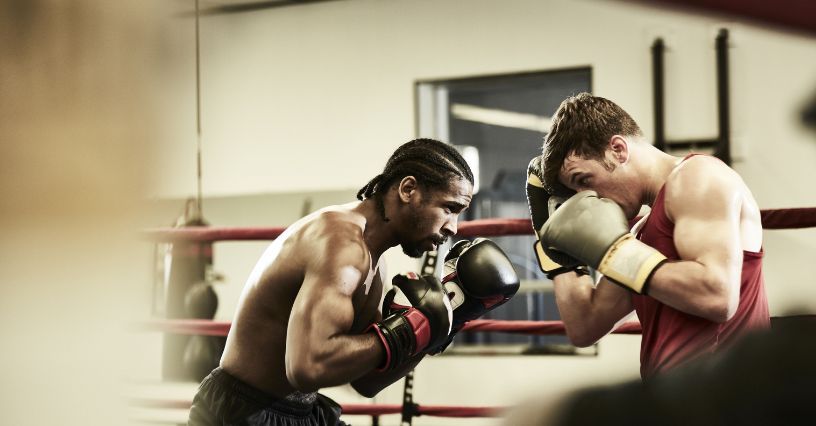 Boks: zasady boksu amatorskiego i zawodowego, rodzaje ciosów