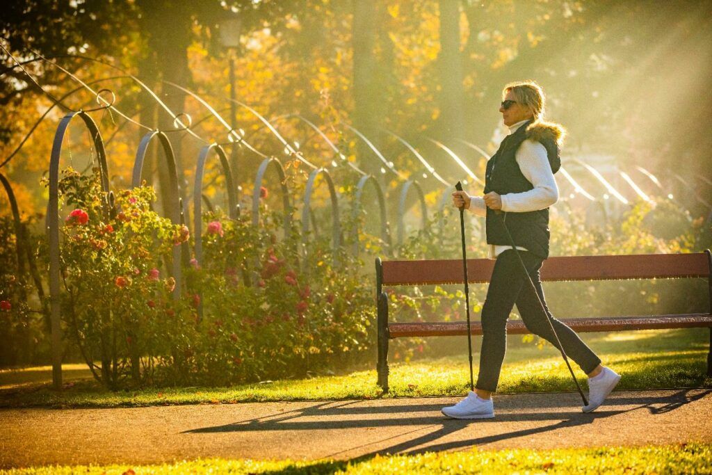 Jak prawidłowo dobrać kijki do nordic walking? Najważniejsze zasady  